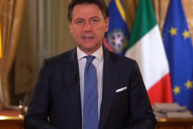 Il 4 maggio addio alla "zona protetta", Conte questa sera parla agli italiani Il 4 maggio addio alla "zona protetta", Conte questa sera parla agli italiani