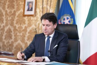 Conte: "Si potrà andare al mare" ma incombe il rischio lockdown
