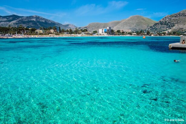 Il caso Mondello è una telenovela, Regione chiede revoca cautelare al Cga per sbloccare le concessioni Altro che Caraibi, a Mondello la spiaggia dei sogni