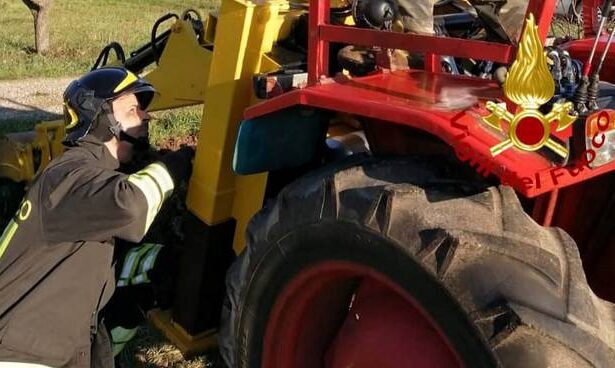 Dramma a Prizzi, agricoltore si incastra nel trattore: amputato il piede