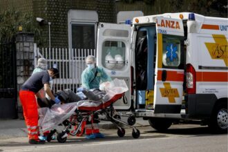 Covid-19, ragazzo di 18 anni con polmonite interstiziale ricoverato