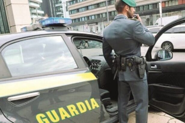 Carini, il marito è in carcere e prende il reddito di cittadinanza: denunciata