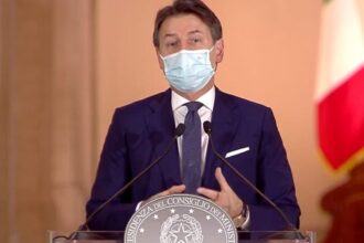 Conte firma il Dpcm, "Coprifuoco notturno ai sindaci"