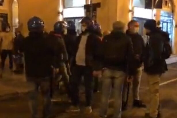 Palermo, degenera in guerriglia la protesta contro le chiusure Palermo, degenera in guerriglia la protesta contro le chiusure
