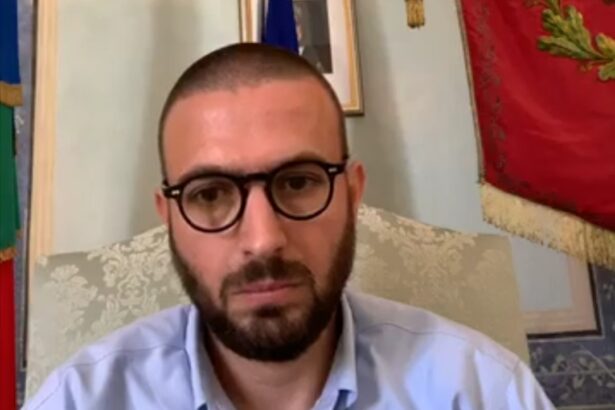 A Bagheria il sindaco chiude tutte le scuole, 30 classi in quarantena A Bagheria il sindaco chiude tutte le scuole, 30 classi in quarantena