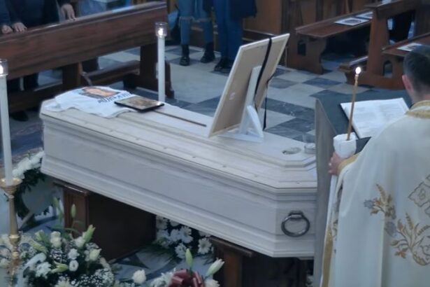 Dolore e lacrime al funerale di Andrea Romanasu ad Altavilla Milicia (FOTO e VIDEO) Dolore e lacrime al funerale di Andrea Romanasu ad Altavilla Milicia (FOTO e VIDEO)