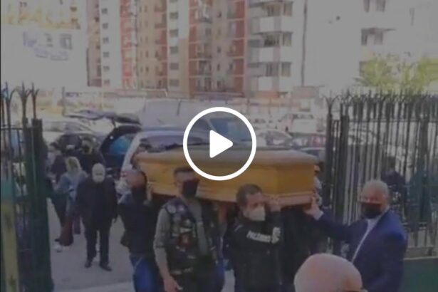 Morta dopo il parto, lacrime e rabbia al funerale di Candida Giammona (VIDEO) Morta dopo il parto, lacrime e rabbia al funerale di Candida Giammona (VIDEO)