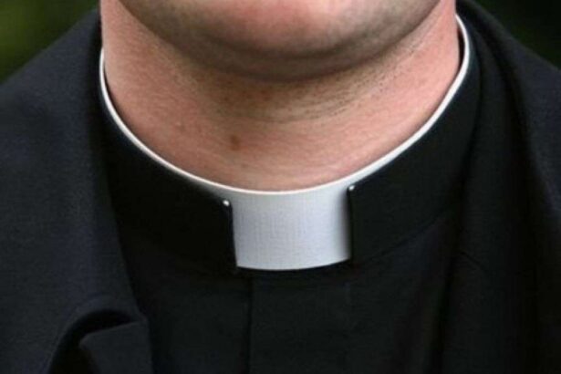 resunto prete pedofilo indagato, avrebbe abusato per anni di un ragazzino resunto prete pedofilo indagato, avrebbe abusato per anni di un ragazzino