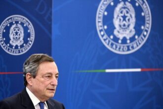 L'Italia riparte, via al decreto ma nuovi allentamenti già a fine maggio