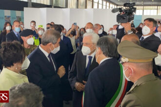 Mattarella all’Hub di Palermo, "Grazie a medici e infermieri, tenete duro"