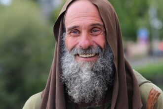 Biagio Conte a Palermo prega per la pace, "Basta guerre e rivalità"