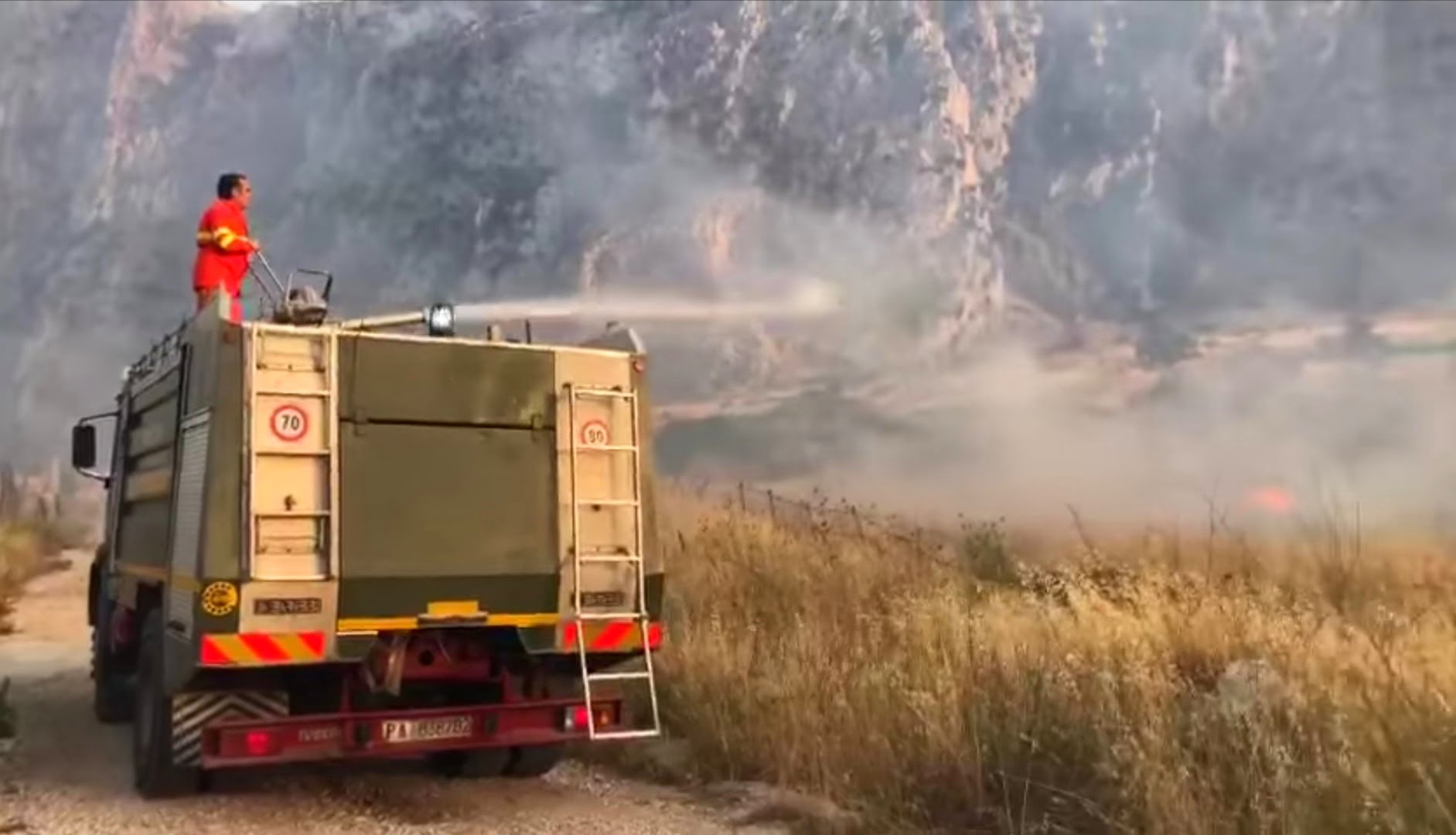 Piana e San Giuseppe Jato devastati, arrivano i Canadair, sotto accusa la Regione