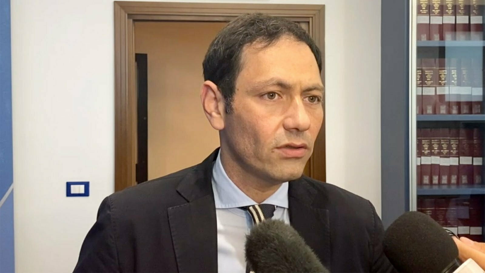 La Regione vuole evitare la zona gialla col piano di Razza, “Ripristiniamo reparti Covid”