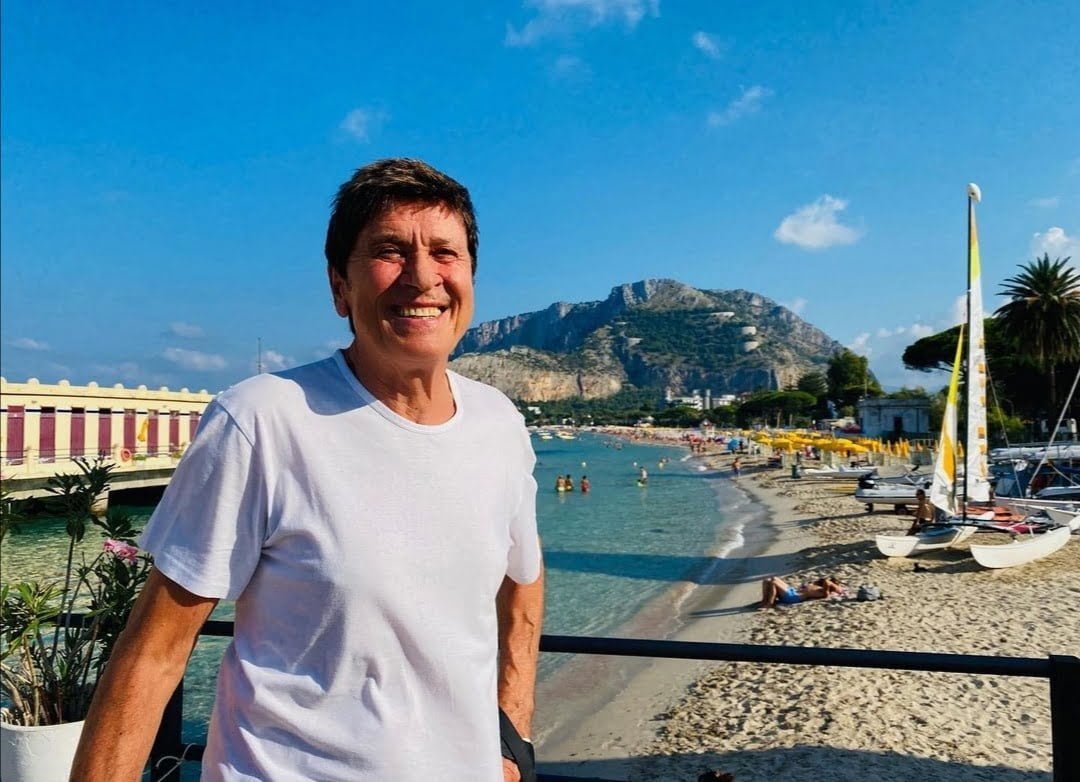 Avvistato Gianni Morandi a Palermo, vacanze siciliane per l'eterno ragazzo