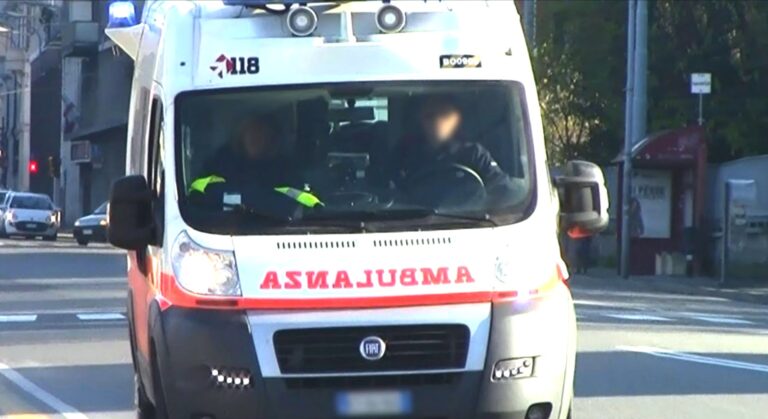Mano schiacciata tra i macchinari, incidente sul lavoro a Palermo