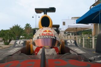 Spettacolo a Palermo, Max Verstappen sfreccia sulla Red Bull da Ballarò a Mondello (VIDEO)