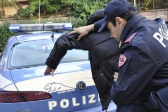 Sorpresi mentre rubano, quattro ladri d'auto arrestati a Palermo