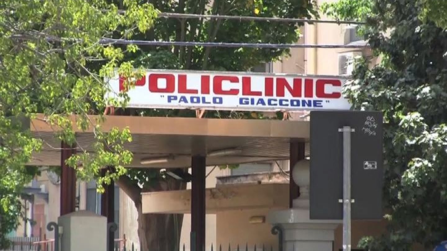 Sale sul tetto del Policlinico e si toglie la vita, muore 23enne