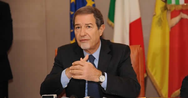 "Rischiamo nuove restrizioni", Musumeci chiede più controlli