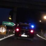 Rapina violenta al distributore, scoperta la banda del flex: un arresto