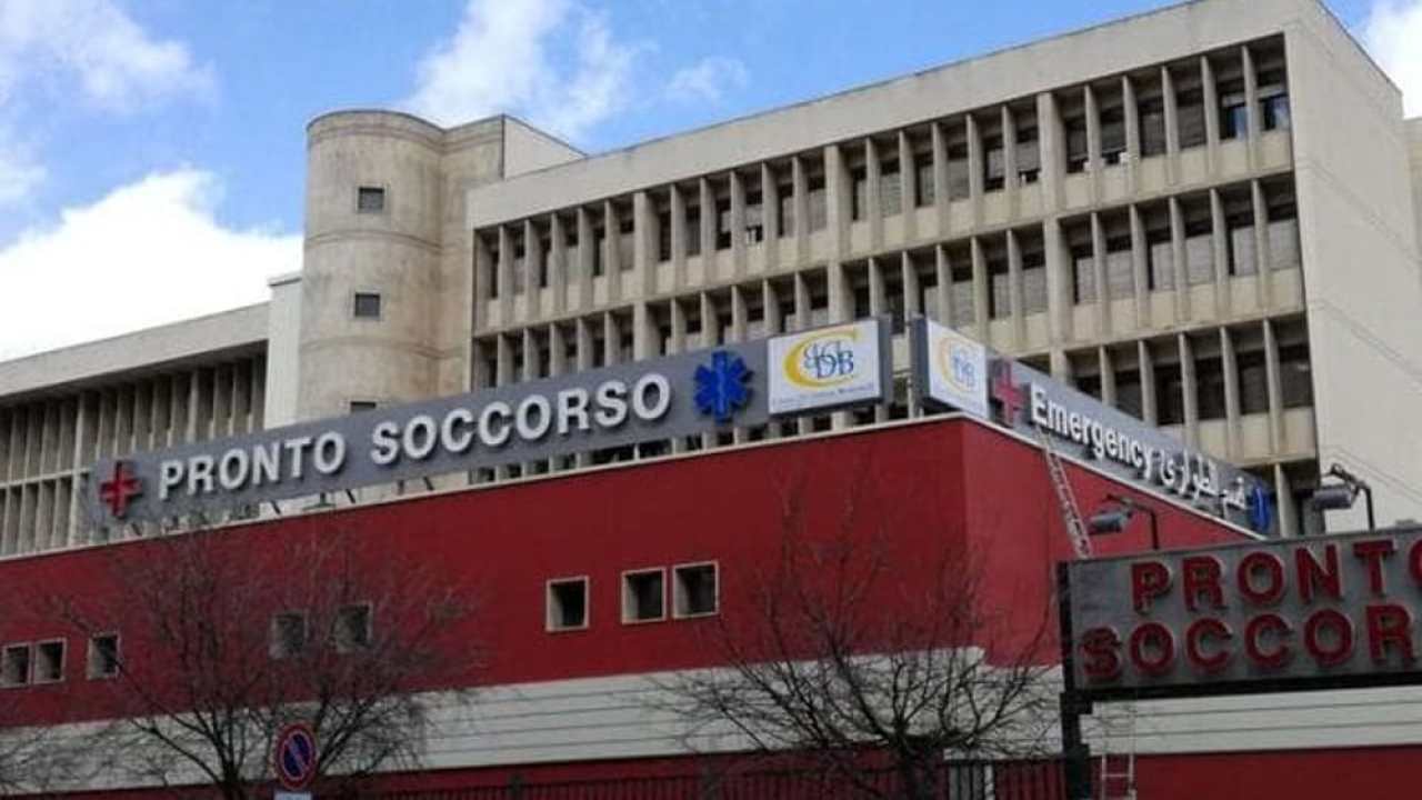 Si accascia e muore dopo le dimissioni dall'ospedale, tragedia al Civico di Palermo