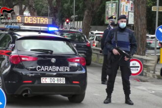Vuole suicidarsi dal ponte di via Belgio, Carabinieri lo salvano in extremis