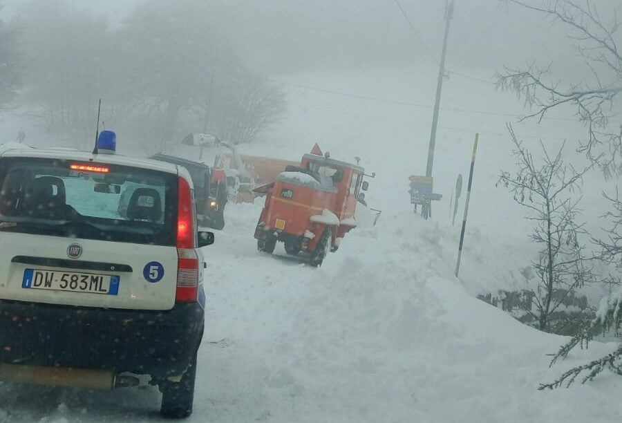 Ondata di gelo in Sicilia, oltre un metro di neve a Piano Battaglia