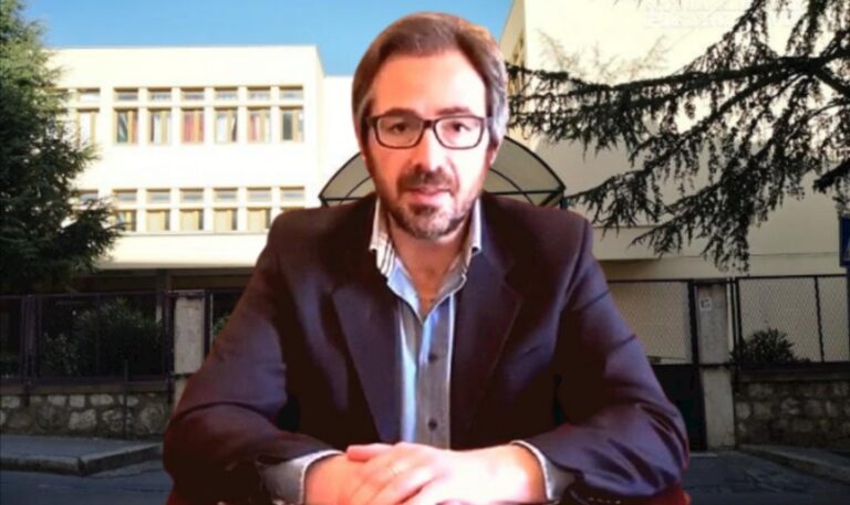 La scuola riparte nei Comuni in fascia gialla. Nei comuni zona arancione, invece, le amministrazioni avranno la facoltà di ordinare la Dad su suggerimento dell'Asp competente. È questo quanto deciso dalla riunione dei sindaci avvenuta oggi. Lo conferma il sindaco di Monreale Alberto Arcidiacono.