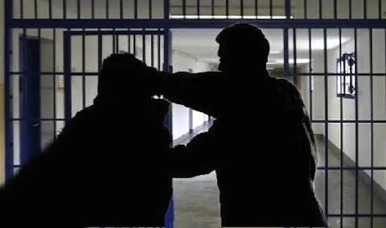 Augusta. Carcere ennesima aggressione detenuto violento tenta di colpire agente 1