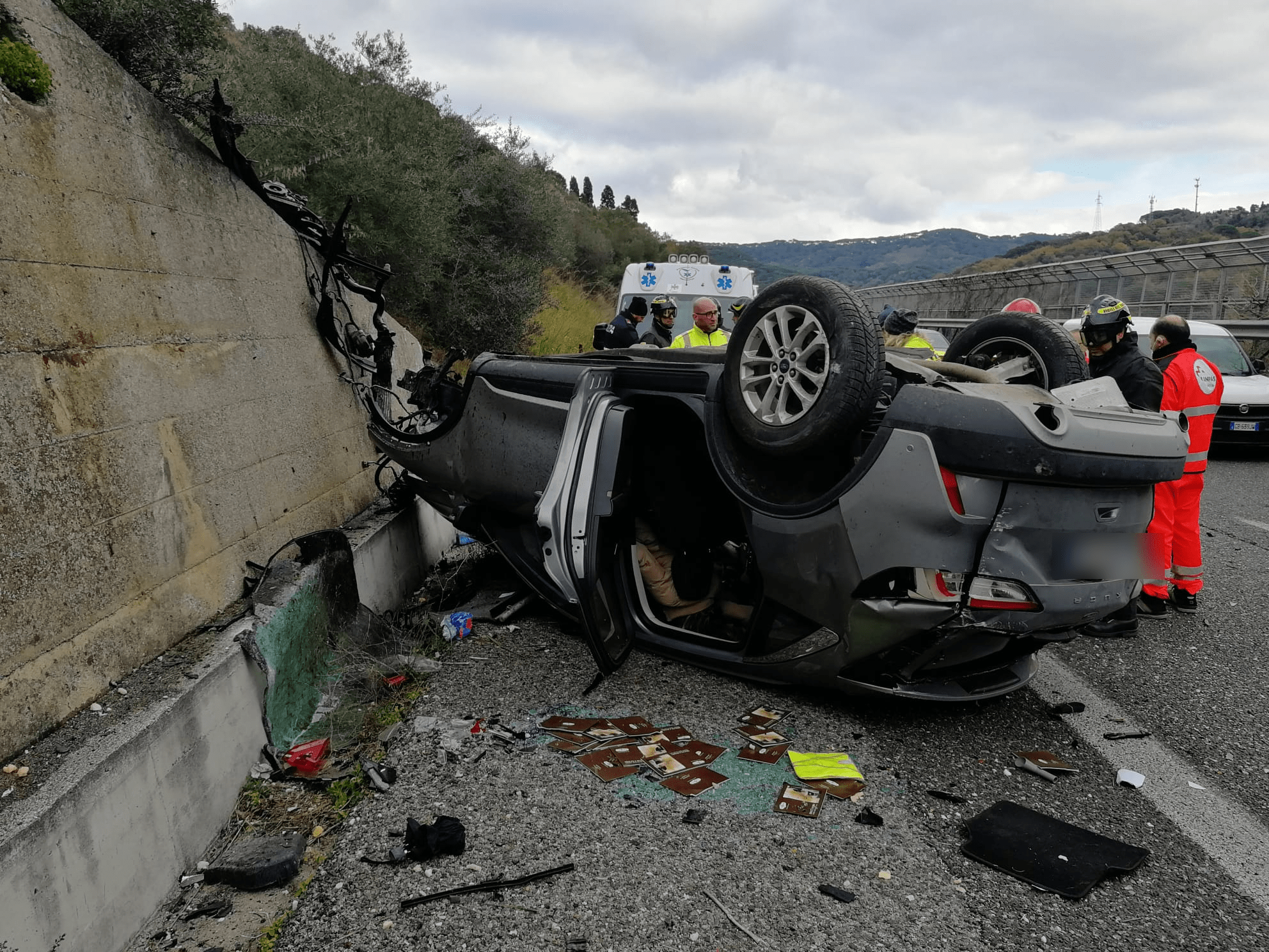 Tragedia sulla Palermo-Messina, auto contro muro: due morti