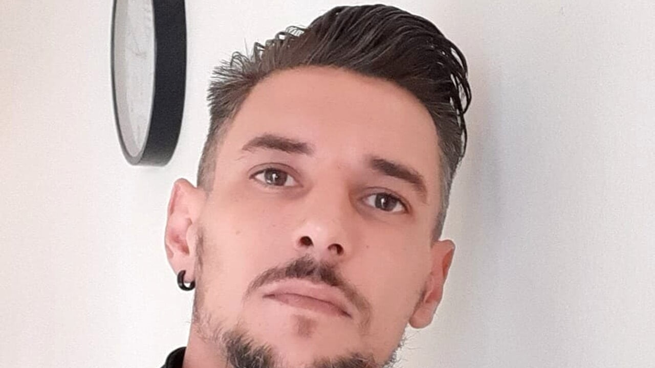 Tragico incidente stradale sulla Mazara del Vallo-Palermo: due giovani vite spezzate di Alessio Fardella e Salvatore Tantillo, rispettivamente di 36 e 20 anni, per cui non c’è stato nulla da fare. I due ragazzi hanno perso la vita in un terribile scontro tra la loro moto e un’auto in sosta, avvenuto all’altezza di Leroy Merlin.