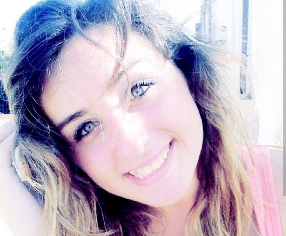 La città di Monreale si prepara a salutare Federica Tarallo, la giovane mamma scomparsa nei giorni scorsi, dopo aver partorito una bimba. Il sindaco Alberto Arcidiacono ha proclamato il lutto cittadino per domani, 13 aprile, giorno in cui si terranno i funerali in Cattedrale alle 13.