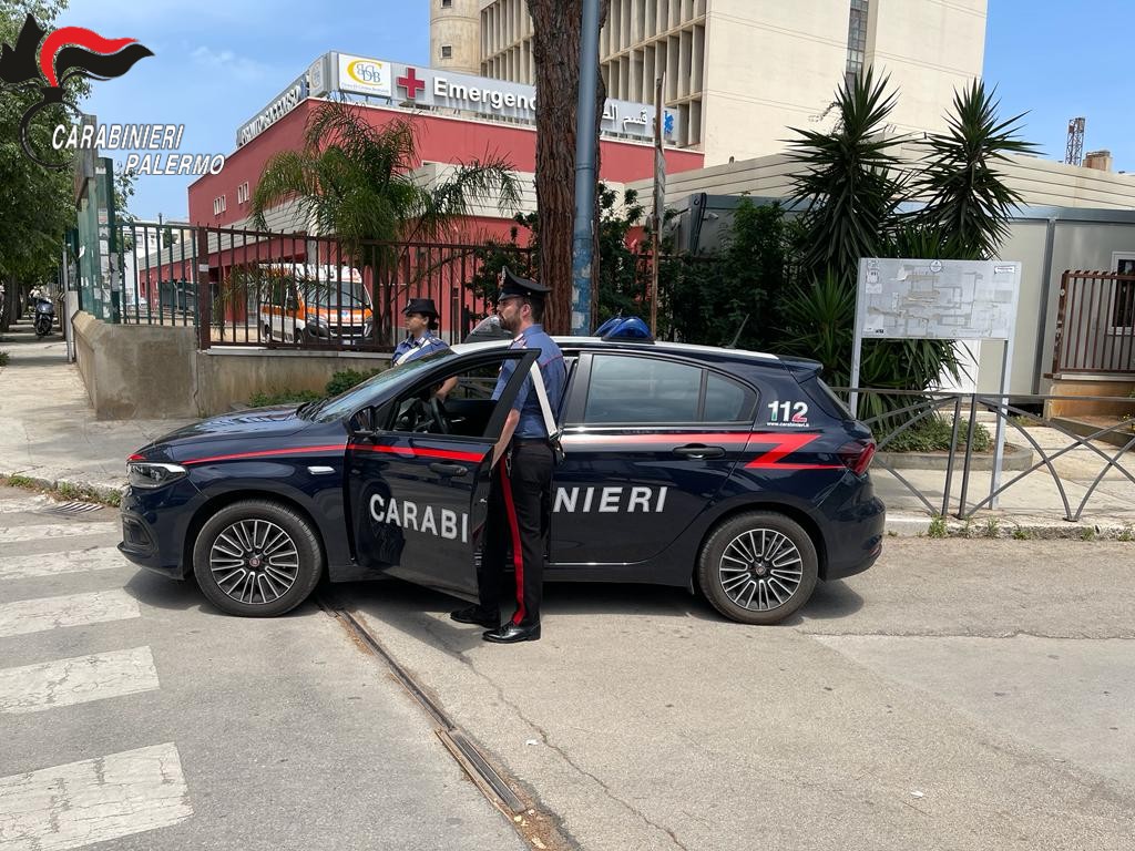 I Carabinieri della Stazione Palermo Oreto hanno arrestato una 36enne, palermitana, con l’accusa d’interruzione di pubblico servizio, danneggiamento, lesioni, minaccia e violenza a pubblico ufficiale.