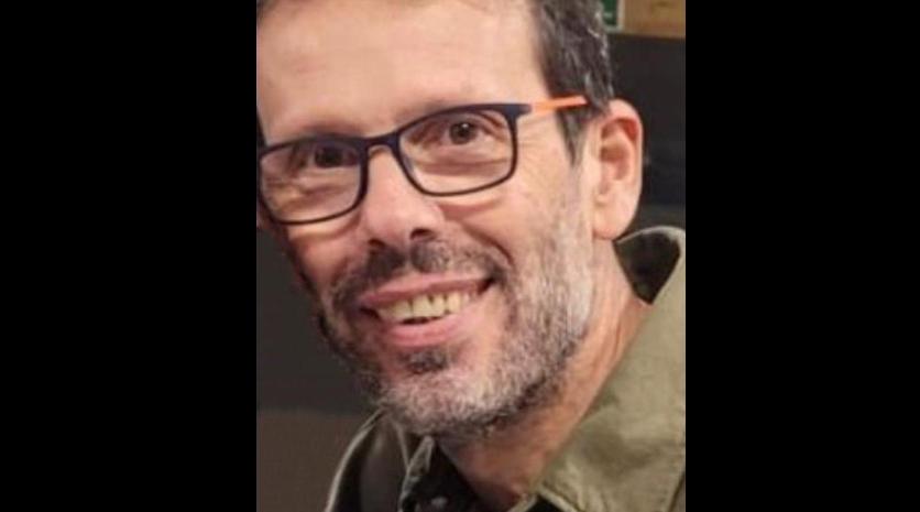 La piccola comunità di Trappeto, comune in provincia di Palermo, è stata travolta oggi da una triste notizia. All’età di 55 anni si è spento il concittadino Michele Randazzo, dipendente del Comune e padre di famiglia. Randazzo combatteva da tempo contro una grave malattia che purtroppo non gli ha lasciato scampo. La prematura scomparsa ha suscitato profondo dolore in tutto il paese.