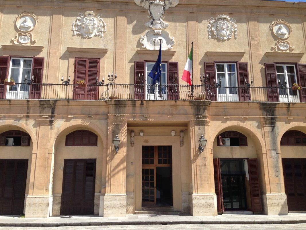 San Giuseppe Jato, assolta amministratice Cogesi da turbativa, falso e truffa Dopo mesi di attesa, Valentina Mangano, amministratore unico della Cogesi, ha finalmente ottenuto il suo verdetto. Nel corso di una gara pubblica per la gestione dei ciclo integrato dei rifiuti del Comune di Monreale, alcuni funzionari comunali avevano infatti accusato l'azienda di aver turbato le operazioni di gare attraverso la falsa produzione di fidejussioni bancarie nell'invio delle offerte.