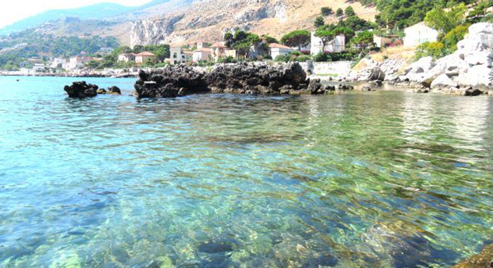 Il divieto di balneazione a Sferracavallo per la presenza di batteri fecali