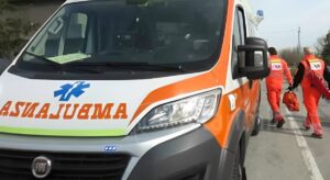 Un ragazzo di 37 anni è stato trovato morto all'interno della propria abitazione. Un vero e proprio giallo, visto che non è ancora stata chiarita la causa del decesso.