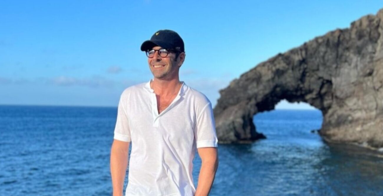Il paradiso di Pantelleria, l'isola delle star di Hollywood e italiane Pantelleria si conferma ancora una volta la meta preferita dei vip per le vacanze estive. L'isola siciliana, con il suo fascino selvaggio e i suoi paesaggi mozzafiato, attira ogni anno numerose celebrità italiane e internazionali in cerca di relax lontano dai riflettori.