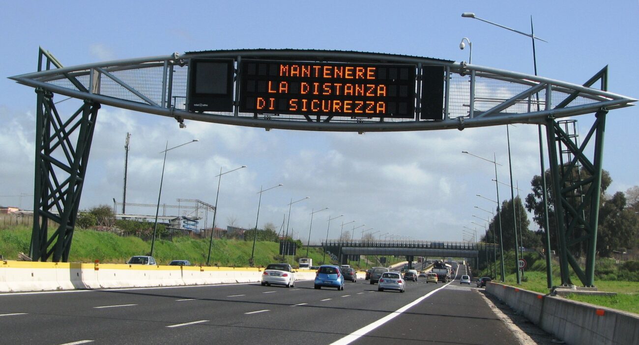 La Sicilia si prepara al primo grande esodo da bollino rosso Parte ufficialmente domani, sabato 29 luglio, il primo grande esodo estivo che interesserà le strade siciliane. Viabilità Italia prevede un weekend da bollino rosso sulle principali direttrici dell'isola, con migliaia di vacanzieri che già da oggi pomeriggio si metteranno in viaggio verso le località di villeggiatura.