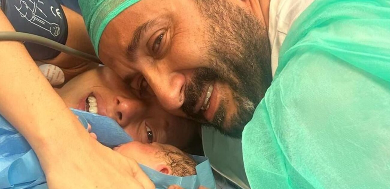 Grandissima gioia per lo chef palermitano Natale Giunta, diventato papà del piccolo Gregorio Natale insieme alla moglie Valeria. Un evento che riempie di felicità la vita del noto personaggio televisivo, il cui sorriso in queste ore è ancora più radioso del solito.