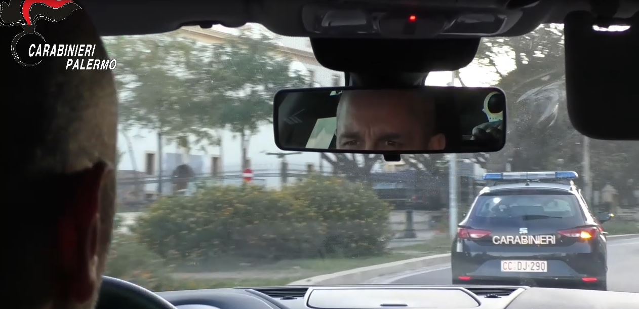 Palermo - I Carabinieri del Nucleo Radiomobile di Palermo hanno arrestato due palermitani, di 49 e 50 anni,  ritenuti responsabili di coltivazione e detenzione di sostanze stupefacenti ai fini di spaccio e detenzione di arma clandestina e munizionamento.