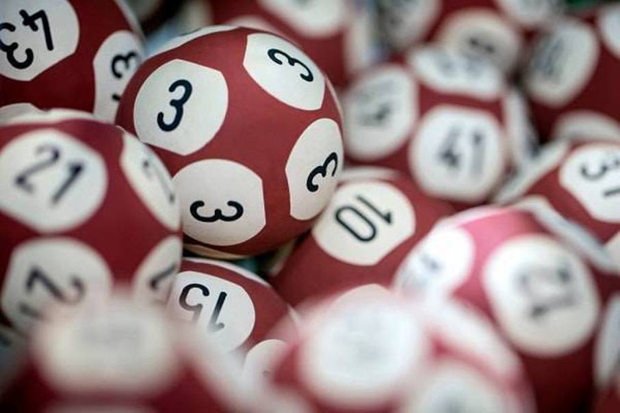 La fortuna bacia Palermo, vinti oltre 70 mila euro al Lotto La dea bendata ha deciso di premiare Palermo. Nell’ultima estrazione del Lotto, infatti, il capoluogo siciliano si è aggiudicato la prima e la terza vincita più alta del concorso, per un totale di oltre 70 mila euro.