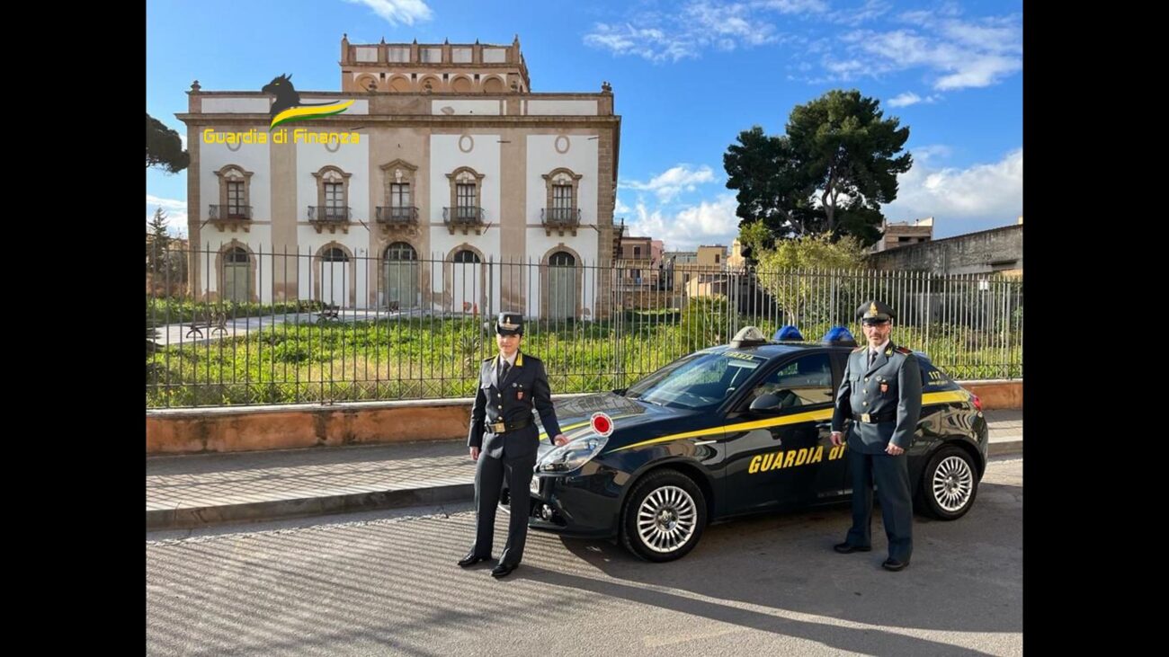Una truffa ai danni di una anziana signora è stata scoperta dalla Guardia di Finanza di Palermo a Marineo, paese in provincia del capoluogo siciliano. La donna, una pensionata di Marineo, negli ultimi mesi avrebbe consegnato la somma di 36mila euro ad un'altra donna dello stesso paese, convinta che questi soldi sarebbero serviti per finanziare un progetto imprenditoriale in cui il nipote della vittima, attualmente disoccupato, sarebbe stato inserito con un posto di lavoro.