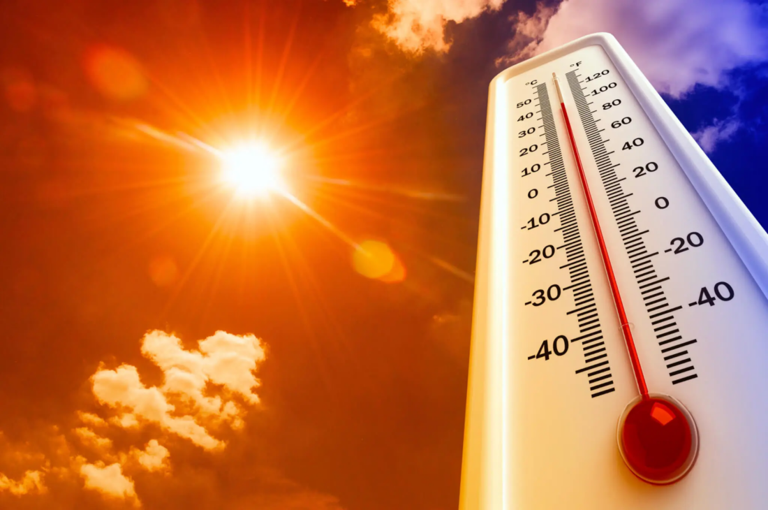 L'anticiclone africano torna a surriscaldare l'Italia con temperature fino a 40°C al Centro-Nord nei prossimi giorni. Ma secondo le previsioni meteo, la situazione potrebbe cambiare radicalmente in Sicilia e al Sud da fine agosto. Dopo un luglio da record, con picchi estremi in Europa, ad agosto l'anticiclone africano torna a interessare la Penisola. Già nel weekend le temperature saliranno fino a 39°C a Firenze, Roma e in Pianura Padana, con bollino rosso in diverse città per ondate di calore.