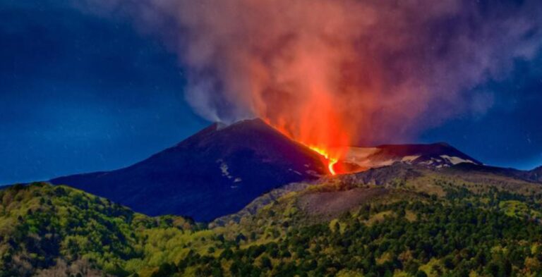 Etna eruzione aeroporto di catania chiuso
