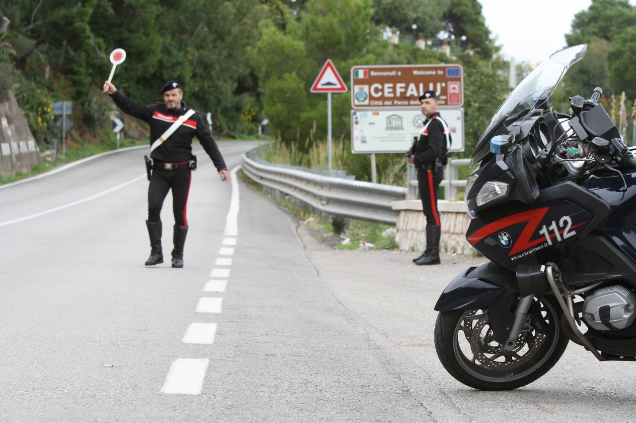 Palermitano ruba auto a Cefalù ma viene sorpreso e arrestato dopo un folle inseguimento. I Carabinieri della Compagnia di Cefalù hanno arrestato un 34enne, originario di Palermo, con l’accusa di furto aggravato di autovettura.
