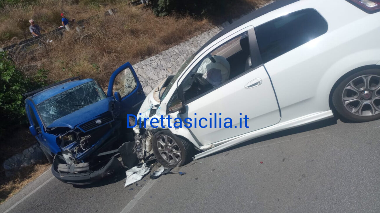 Brutto incidente stradale questa mattina a Monreale, lungo la Strada Statale 186 all’altezza del bivio per Villa Carolina. Due automobili, una Fiat Punto guidata da un giovane e un Fiat Doblò con a bordo un uomo di mezza età e un ragazzo, si sono scontrate frontalmente per cause ancora da accertare.