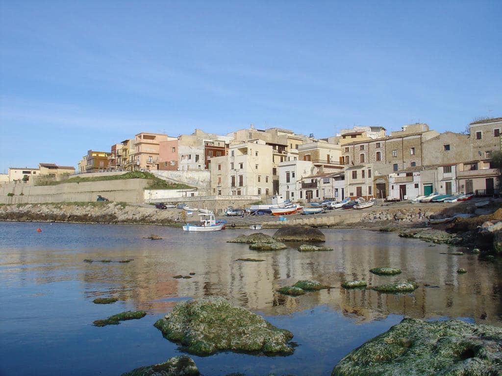 I Borghi dei Tesori sbarcano per la prima volta a Balestrate e Trappeto regalando un’esplosione di scoperte e meraviglie. Dal 26 agosto al 10 settembre, ogni weekend i due paesi marinari sveleranno i loro gioielli nascosti grazie a un ricco programma di visite guidate ed esperienze imperdibili.