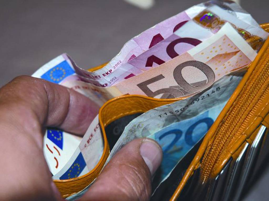 Giovane siciliano in vacanza trova portafogli con 5.000 euro e lo restituisce