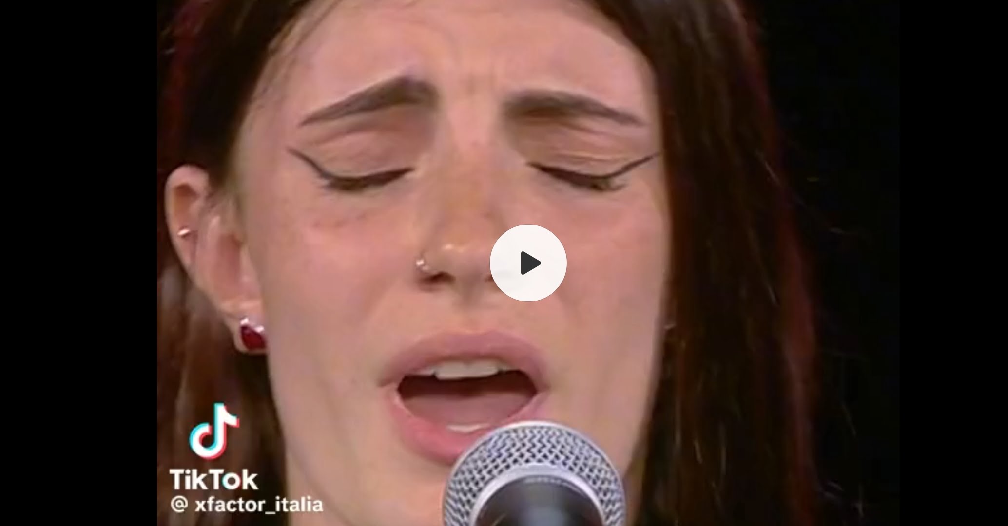 La magnifica esibizione della palermitana Simona Bonura a X-Factor: standing ovation e lacrime (VIDEO)